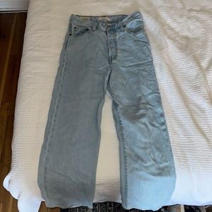 Levi’s Ribcage Straight Ankle Jeans in Light Wash— size 26